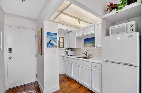 Palm Beach Condo | Surfs Up Palm Beach Steps To Beach Heated Pool