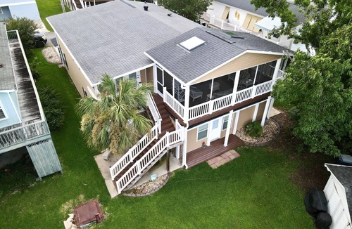 Garden City House | Surfside Beach. 7 BR 4 BA beach house in Oceanside Village gated community.