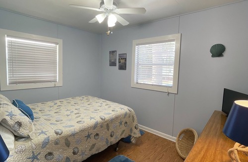 Chiefland House | Suwannee at the Gulf, Free Trailer parking, Screen Patio, King and Queen bed +