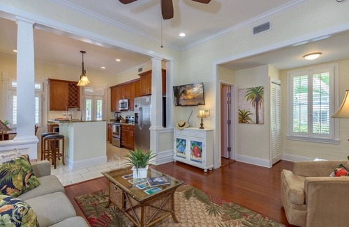 Downtown House | *SWEET HOME ANGELITA @ OLD TOWN* Renovated Home Off Duval + LAST KEY SERVICES