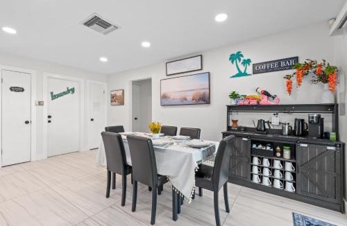 Riviera Beach House | Sweet Pink House, Near Airportpeanut Islandparks