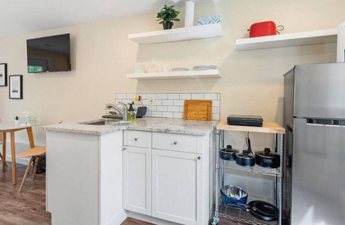 Sylvan Hills House | Sweet Sylvan Tiny House · Sweet Sylvan Hills Tiny House-6 mins off I/75
