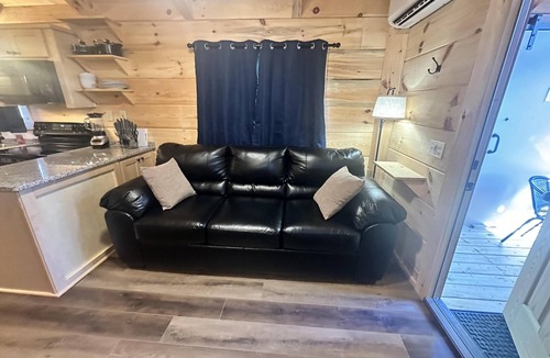 Union Mills Cabin | Sweet Thang - Hot Tub, Fireplace, Hiking, View