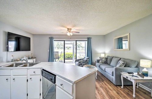 Little River Condo | Swim, Golf & Dine: Condo by Cherry Grove Beach!