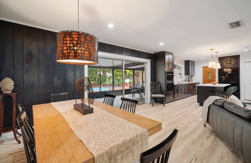 Brandon House | SWIM! Pool Paradise - close to Orlando/Tampa/St Pete - Cozy & Modern