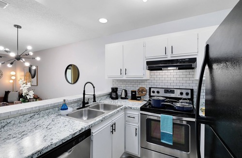 Titusville Apartment | *Symmetry & Serenity* *NASA*, Pool, BBQ, Gym, Game