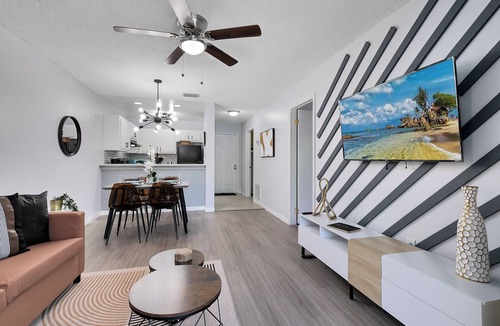 Titusville Apartment | *Symmetry & Serenity* *NASA*, Pool, BBQ, Gym, Game