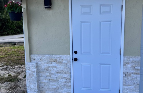 San Carlos Park Apartment | t1.Peaceful Getaway in Fort Myers – Great Location!nt2.Spacious & Stylish Apartm