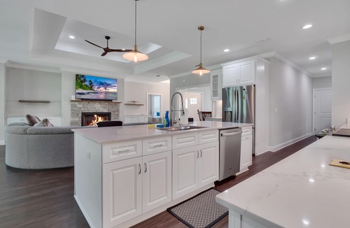 Tallahassee House | Tallahassee Luxury 4 bedrooms 3.5 baths, King Bed, and Home Movie Theatre