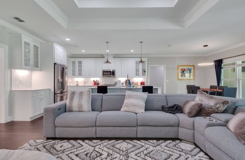 Tallahassee House | Tallahassee Luxury 4 bedrooms 3.5 baths, King Bed, and Home Movie Theatre