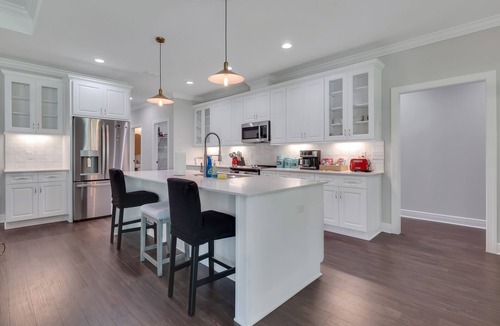 Tallahassee House | Tallahassee Luxury 4 bedrooms 3.5 baths, King Bed, and Home Movie Theatre