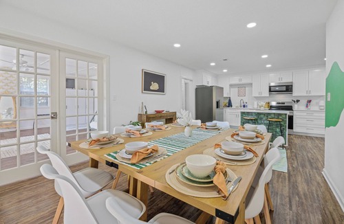 Tallahassee House | Tally's Sapphire - Sleeps12 - FSU/Capitol/Golf Club - Game Rm, Projector, Patio