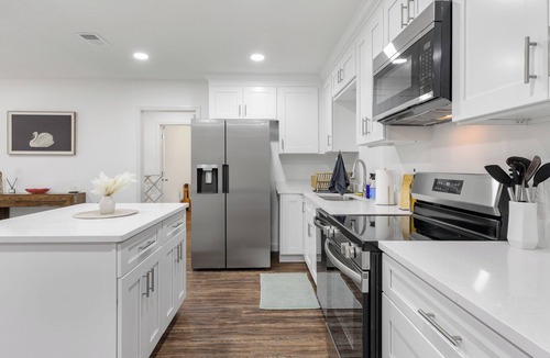 Tallahassee House | Tally's Sapphire - Sleeps12 - FSU/Capitol/Golf Club - Game Rm, Projector, Patio