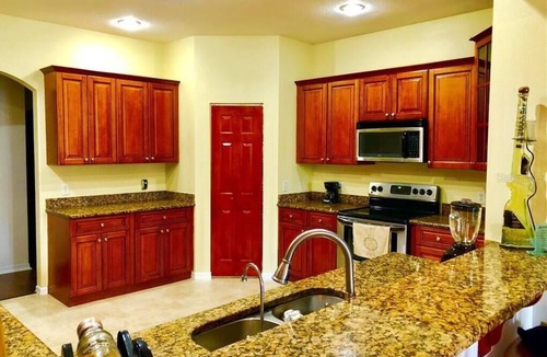 Lake Magdalene House | Tampa Bay Perfect location for a safe vacation! 5 bedrooms, ,3.5 bath ,sleeps14