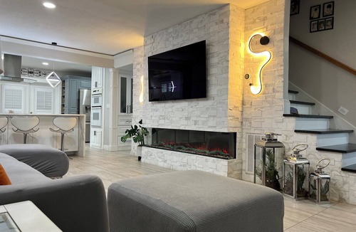Country Place House | Tampa Retreat Home with Private Pool-Pet friendly- Near Everything. EV charger