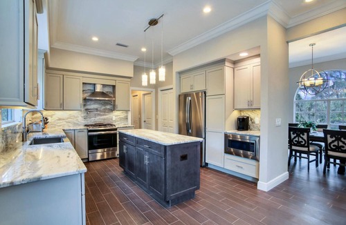 Old Seminole Heights House | ☆ Tampa Riverfront Villa ☆ Heated Pool/Hot Tub/Kayaks/Pool Table
