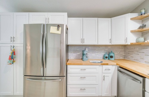 Grove City House | Tee Off & Soak Up Sun! Airy Englewood Gem w/Yard