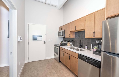Central Business District Apartment | The 333 Suites 201 - Stay for 6