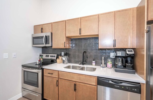 Central Business District Apartment | The 333 Suites 201 - Stay for 6