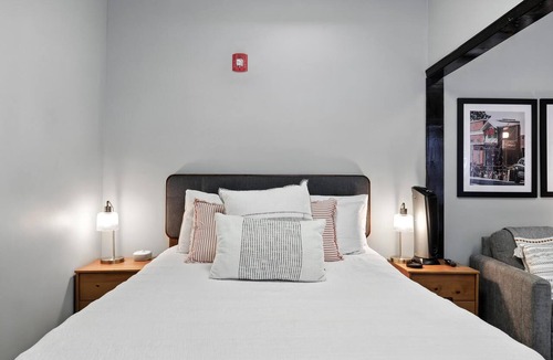 Athens Apartment | The 483 Suite - Walk to Stadium!