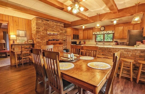 Lake Junaluska House | The Allgood Upper level home-Lake Front, Sleeps 10