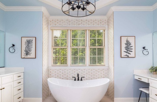 Mount Vernon House | The Annie: Poolside Mansion for Extended Luxury