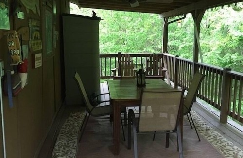 Byrdstown Cabin | The Bear's Den/Dale Hollow Lake/Eagle Cove/Star Pointe