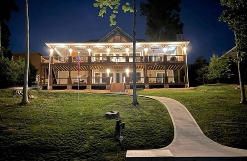 Big Creek House | The BEST experience on Norris Lake - HANDS DOWN!