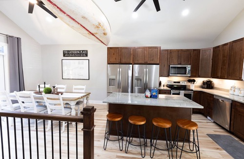 Maynardville House | The Black Pearl on Norris Lake