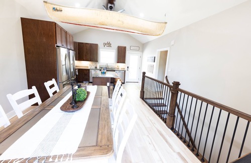 Maynardville House | The Black Pearl on Norris Lake