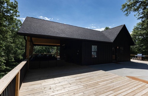 Maynardville House | The Black Pearl on Norris Lake