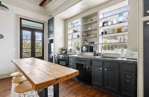 Cannonborough Elliotborough Apartment | The Blue Chip | Large Veranda | Al Fresco Dining