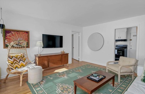Columbia Apartment | The Botanical Suite