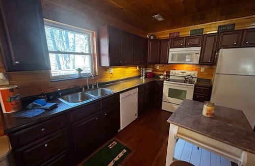 Canton Cabin | The Boundary River House