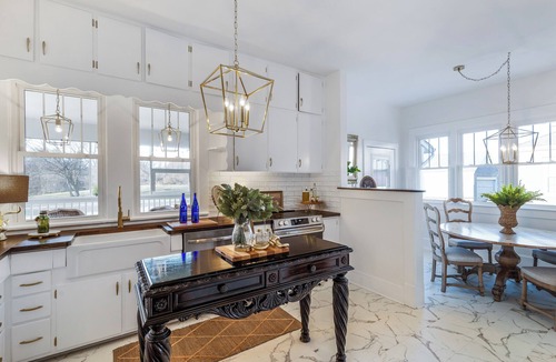 Greeneville House | The Bungalow at Ye Olde Towne Gate - Historic Greeneville - Hot Tub