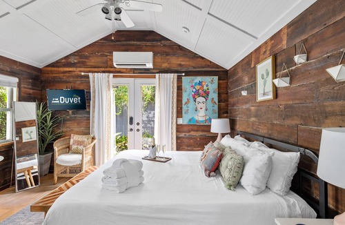 Cannonborough Elliotborough Cottage | The Bungalow | Only 1 Block from King