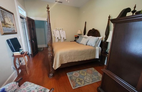 Gainesville Bed & Breakfast | The Camellia Rose Inn- King Room Stardust