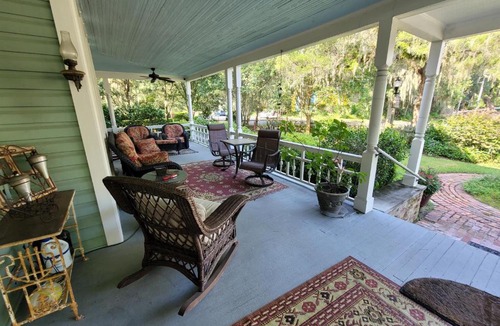 Gainesville Bed & Breakfast | The Camellia Rose Inn- King Room Stardust