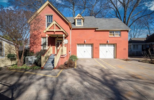 East of Broadway Hotel | The Chatelaine Suite