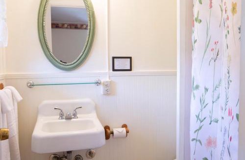 Chimney Rock Hotel | The Chimney Rock Inn & Cottages