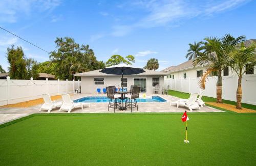 Naples Park Villa | The Club at Naples Park Pool, Bocce & Putting Green