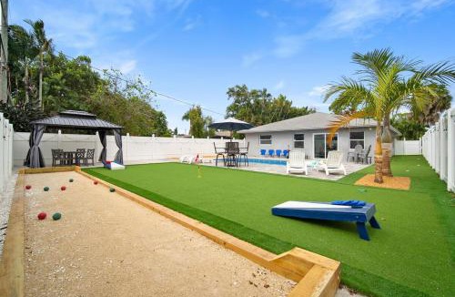 Naples Park Villa | The Club at Naples Park Pool, Bocce & Putting Green