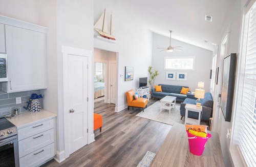 North Carolina Coast Cottage | The CODtage is amazing! 60 steps from beach, 2.5 blks to boardwalk!