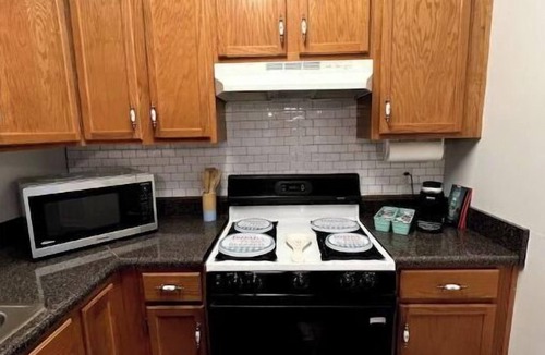 Acworth House | The Corner White House, close 2 Lake Allatoona/KSU