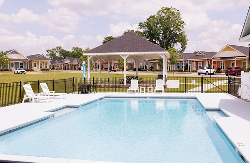 Midland City Cottage | The Cottages 3 2BR2BA Dothan Pet Friendly Gorgeous Pool, Pickle Ball court, Gym
