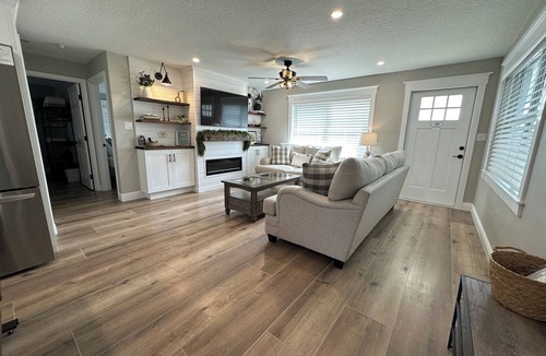 Titusville House | The Country Club Cottage NEW! Watch launches from driveway or walk to the river!
