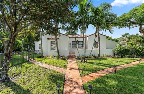 Old Northwood Historic District Cottage | The Couple’s Paradise, Close to Downtown, Salt-Water Pool