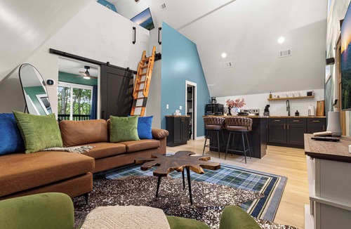 Cashes Valley Cabin | The Cozy-A - Pickleball - Sauna - Fire Pit - Hot Tub