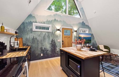 Cashes Valley Cabin | The Cozy-A - Pickleball - Sauna - Fire Pit - Hot Tub