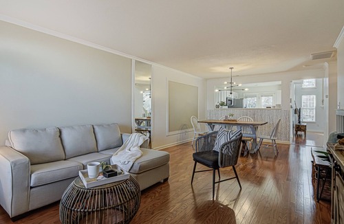 Greensboro House | The Cozy Daydream Near PTI ~ Pool ~ Sleeps 6: Max 4 Adults